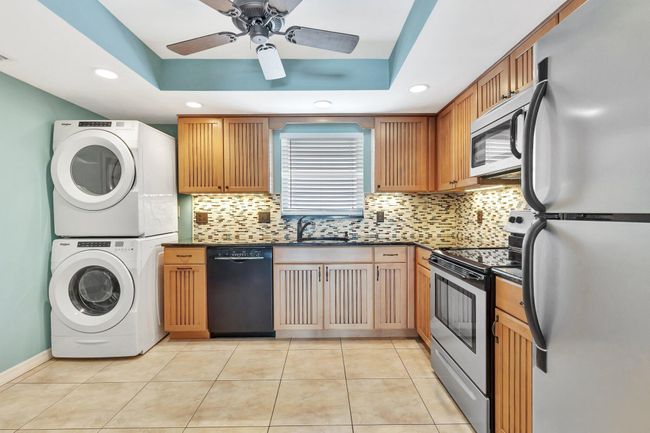 APT-503 - 301 Lake Shore Dr, Condo with 2 bedrooms, 2 bathrooms and null parking in Lake Park FL | Image 5