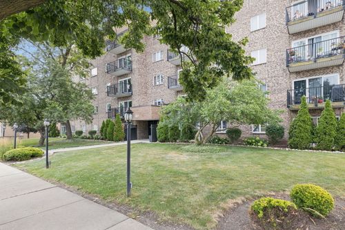 304-907 Curtiss St, Downers Grove, IL, 60515-4779 | Card Image