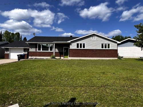 15 Seaborne Cres, Kapuskasing, ON, P5N1L8 | Card Image