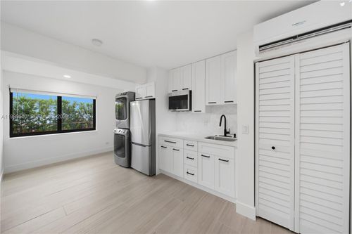 efficiency-3101 Sw 106th Ave, Miami, FL, 33165-2753 | Card Image