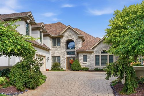 5656 Stone Lake Dr, Centerville, OH, 45429-6001 | Card Image