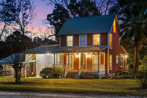 15804 Peapatch Rd, Biloxi, MS, 39532-9704 | Card Image