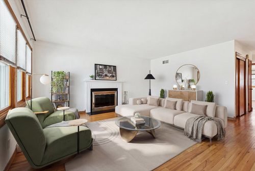 2317 Washington Ln, Davenport, IA, 52804-2142 | Card Image