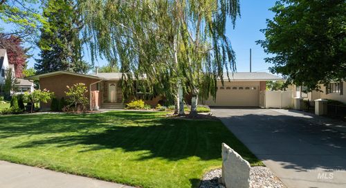 2137 Hillcrest Dr, Twin Falls, ID, 83301-5352 | Card Image
