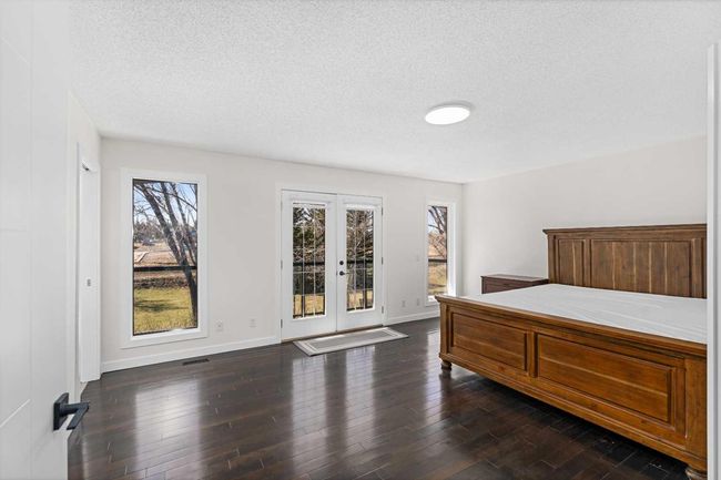 919 Shawnee Dr Sw, House other with 5 bedrooms, 4 bathrooms and 4 parking in Calgary AB | Image 21