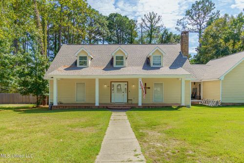 101 Pinewood Drive, Hattiesburg, MS, 39402 | Card Image