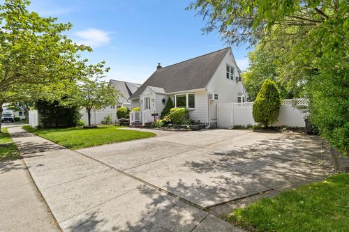 6 Cinque Dr, Farmingdale, NY, 11735-3220 | Card Image