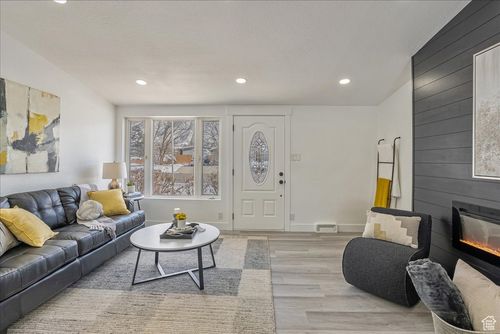 7046 S 2955 E, Cottonwood Heights, UT, 84121-4227 | Card Image