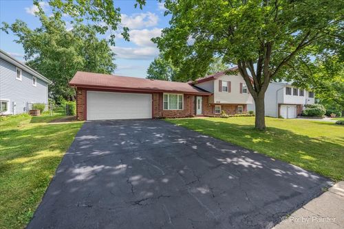 2320 Bayside Dr, Hanover Park, IL, 60133-6071 | Card Image