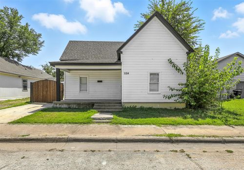 1124 E Hattie St, Fort Worth, TX, 76104-1511 | Card Image