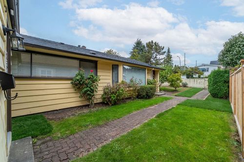 8271 Laurel St, Vancouver, BC, V6P3V2 | Card Image