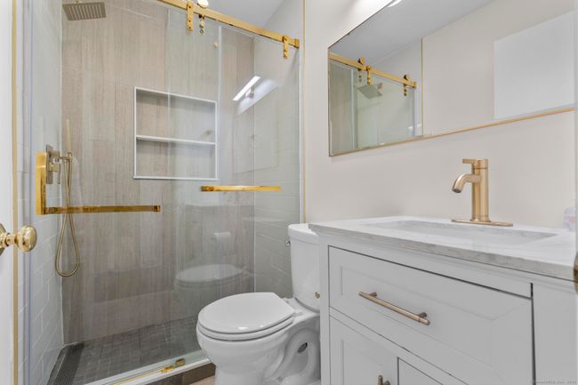 11 Barmore Dr W, House other with 3 bedrooms, 2 bathrooms and 4 parking in Stamford CT | Image 12