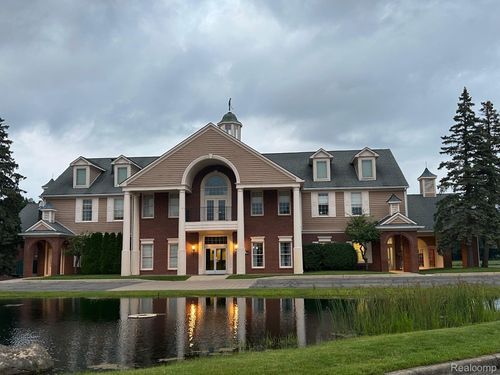 2403 Sandlewood Dr, White Lake, MI, 48383-3933 | Card Image