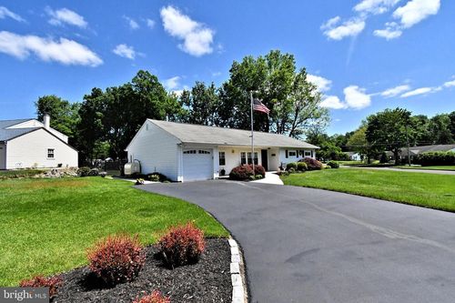 985 Jeffrey Dr, SOUTHAMPTON, PA, 18966-4115 | Card Image