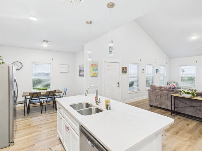 2403 S Bronte St, House other with 3 bedrooms, 2 bathrooms and 3 parking in Rockport TX | Image 7