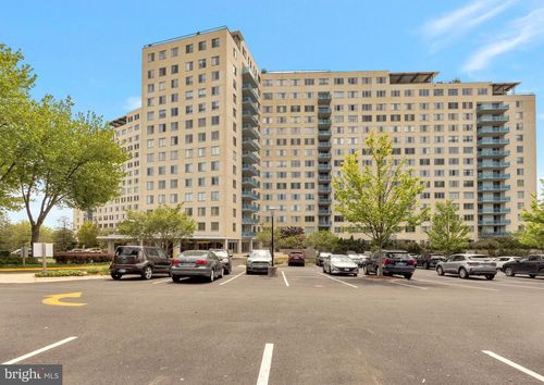 m11-10500 Rockville Pike, ROCKVILLE, MD, 20852-3331 | Card Image