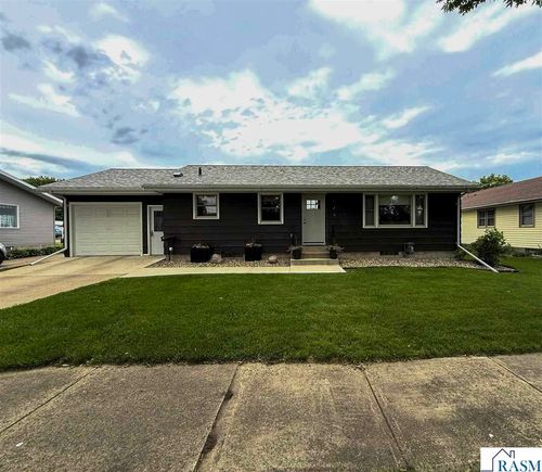 520 3rd Ave Ne, Sleepy Eye, MN, 56085-1506 | Card Image