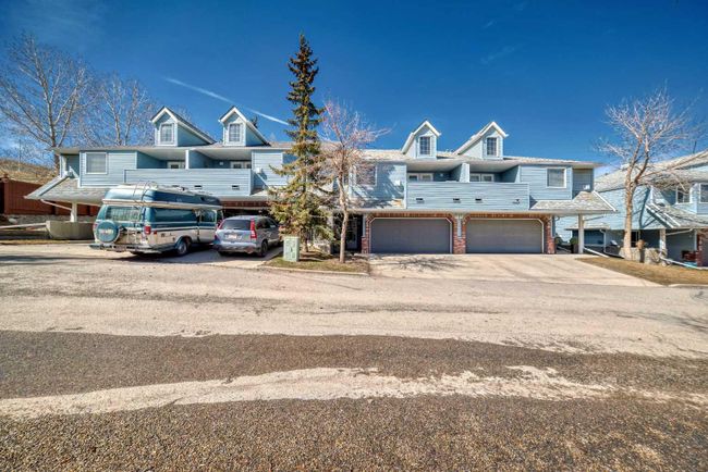 90 Valley Ridge Heights Nw, Home with 2 bedrooms, 3 bathrooms and 4 parking in Calgary AB | Image 24