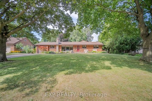 15 Hawthorne Rd, Cambridge, ON, N1S3J8 | Card Image