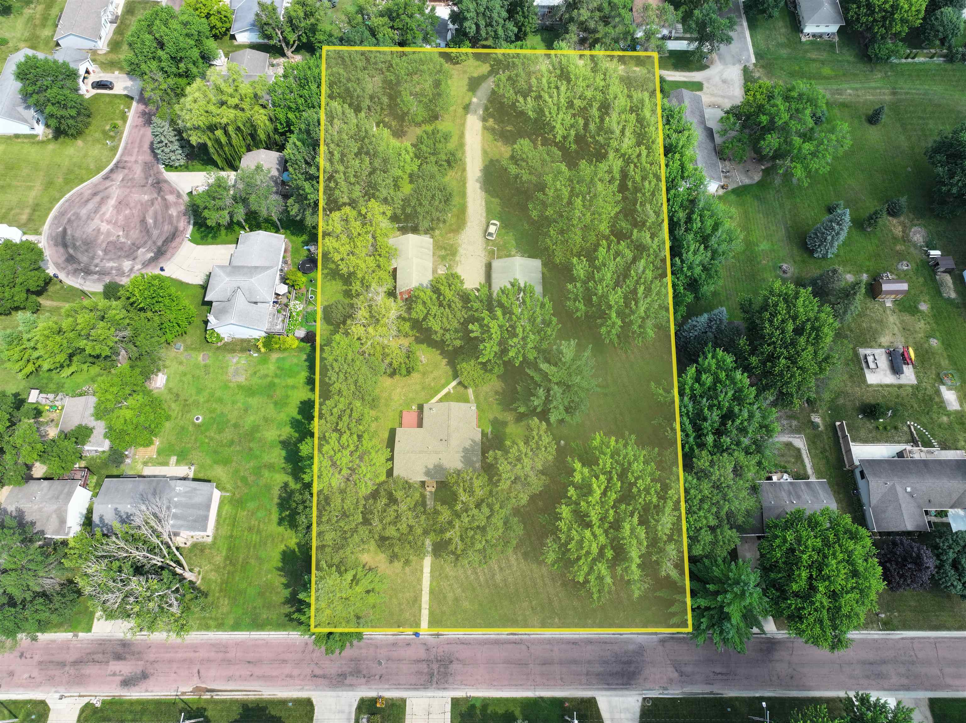 27th St, Spirit Lake, IA 51360