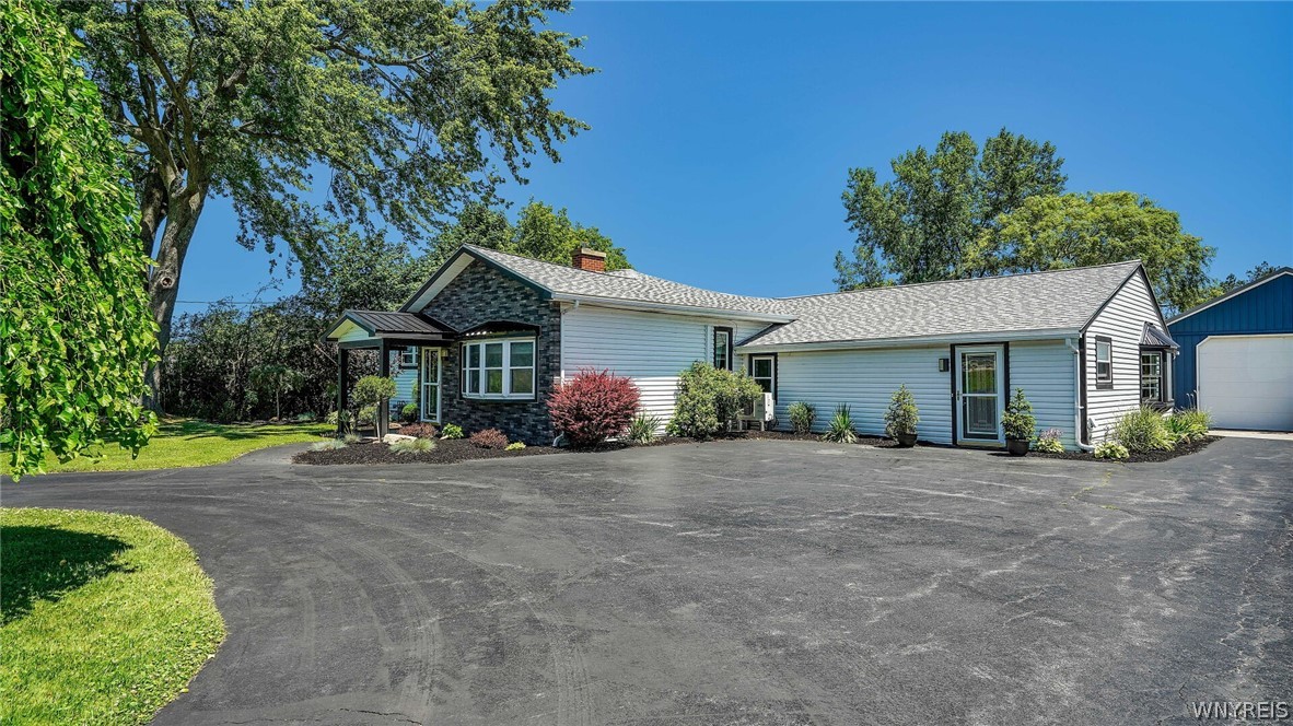 Davis Rd, East Aurora, NY 14052
