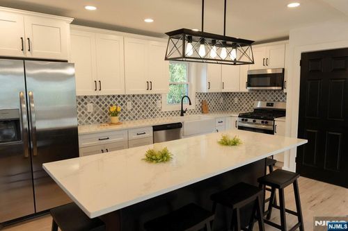 78 Poplar Ave, Little Ferry, NJ, 07643-1527 | Card Image