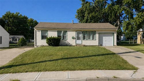 17000 E Salisbury Rd, Independence, MO, 64056-1742 | Card Image