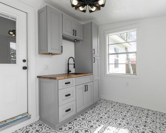 Laundry Room | Image 23