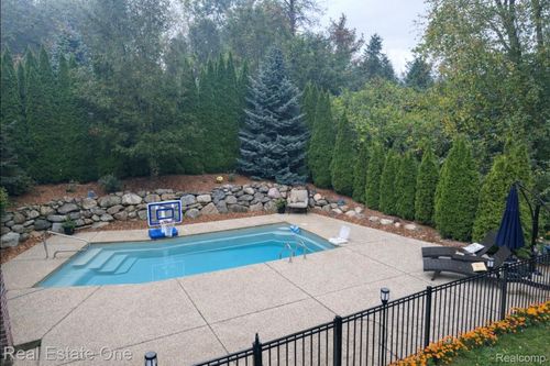 960 Hill Hollow Ln, Milford, MI, 48381-4727 | Card Image