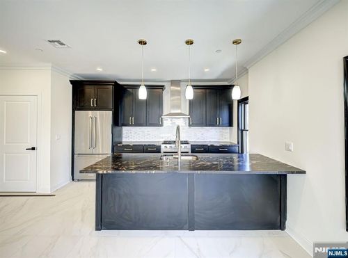 208 Newark Pompton Tpke, Wayne, NJ, 07470-6637 | Card Image
