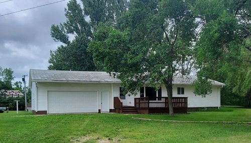 216 1st St Se, Gwinner, ND, 58040 | Card Image