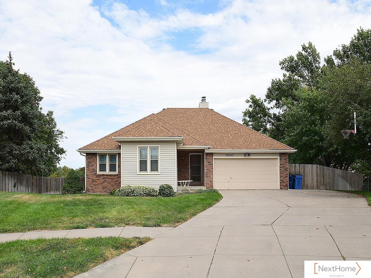 Tennyson Cir, Lincoln, NE 68516