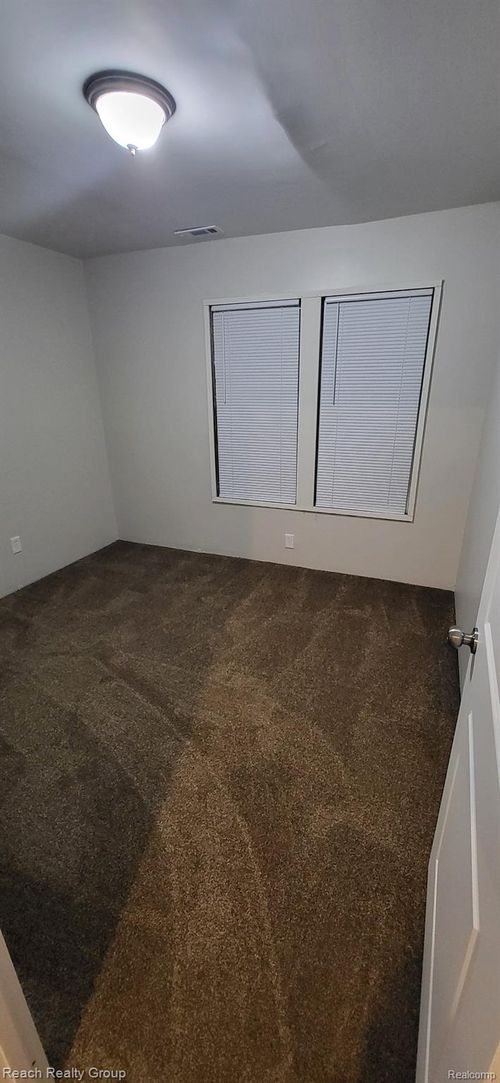 2469 Fullerton St, Detroit, MI, 48238-3520 | Card Image