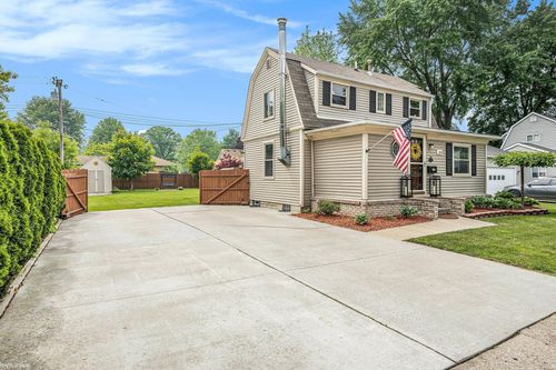 1634 Vermont Ave, Marysville, MI, 48040-1745 | Card Image