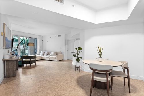 apt-216-19900 E Country Club Dr, Aventura, FL, 33180-3328 | Card Image