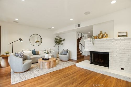 apt-124-230 Bethany Rd, Burbank, CA, 91504-4257 | Card Image