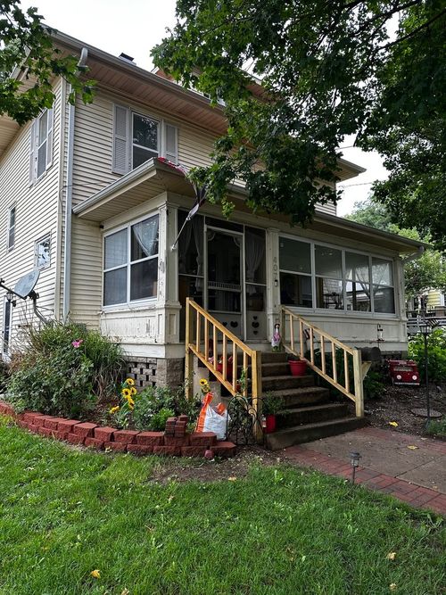 407 N Genesee St, Morrison, IL, 61270-2614 | Card Image