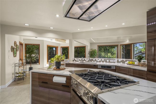 13707 Se 51 St Pl, House other with 4 bedrooms, 4 bathrooms and 2 parking in Bellevue WA | Image 10