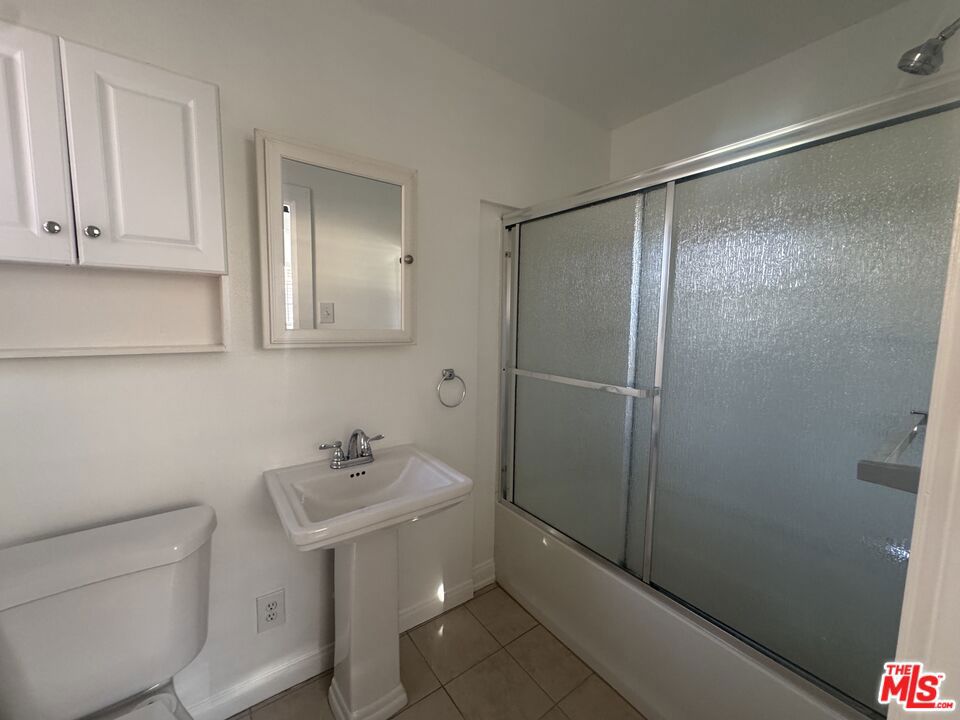 Residential Lease in Los Angeles 3