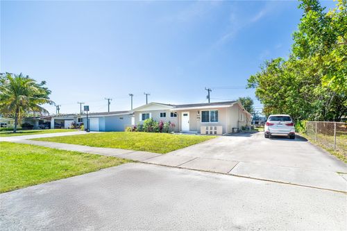 6472 Pierce St, Hollywood, FL, 33024-7746 | Card Image