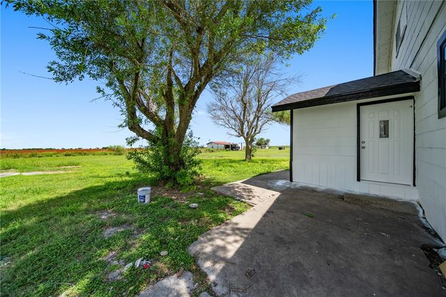 598 Business Highway 77, Home with 3 bedrooms, 2 bathrooms and null parking in Bishop TX | Image 20