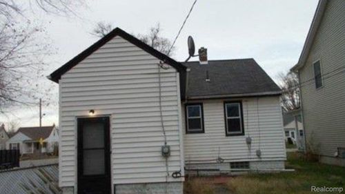 15067 Sumner, Redford, MI, 48239-3421 | Card Image