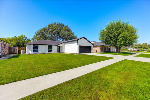 2830 Pilgrims Point Dr, Webster, TX, 77598-3313 | Card Image