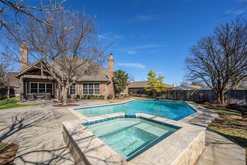 1902 Elmhurst Avenue, Nichols Hills, OK, 73120 | Card Image