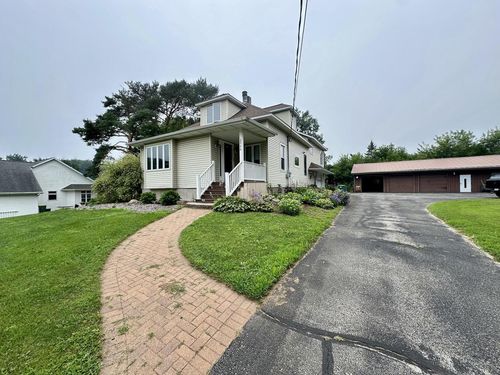 2066 South Point Road, GREEN BAY, WI, 54313 | Card Image