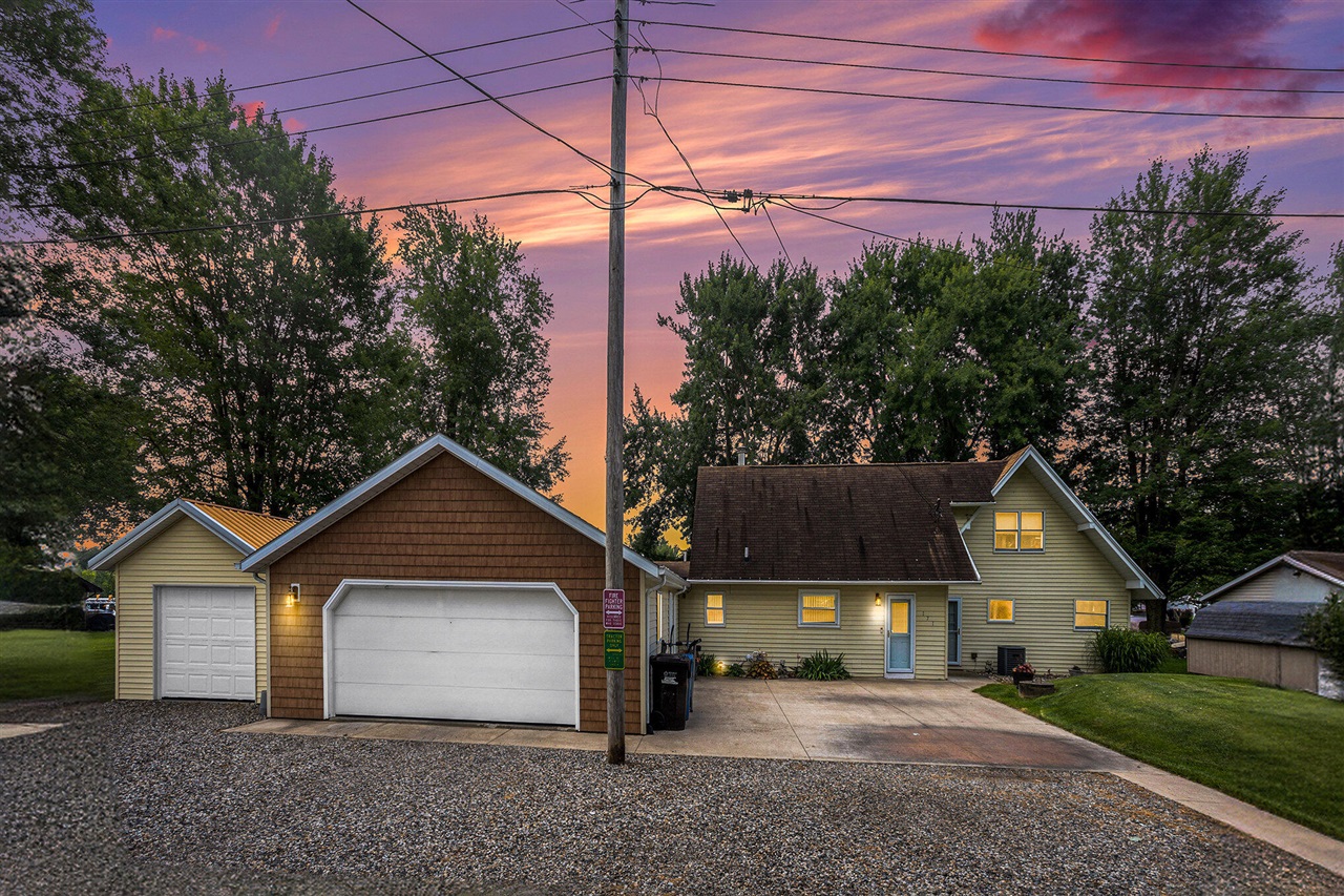 Lakeshore Dr, Coldwater, MI 49036