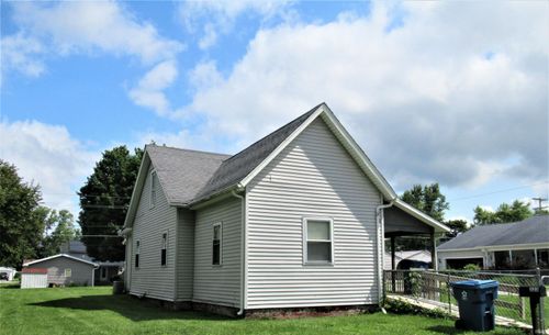 323 E First St, Fairmount, IN, 46928-1706 | Card Image