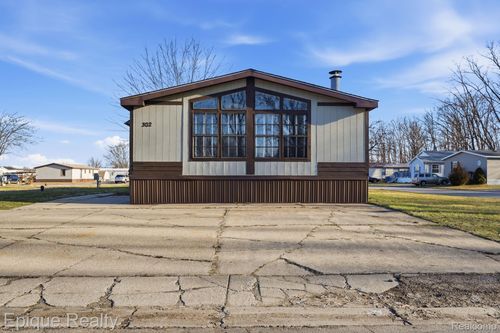 302 Rochford Sq, Grand Blanc, MI, 48507-4264 | Card Image