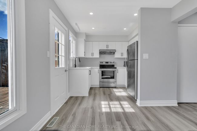 6596 Harmony Ave, House attached with 4 bedrooms, 2 bathrooms and 3 parking in Niagara Falls ON | Image 16
