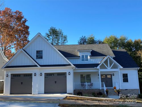 12-409 19th Avenue Cir Nw, Hickory, NC, 28601-1287 | Card Image